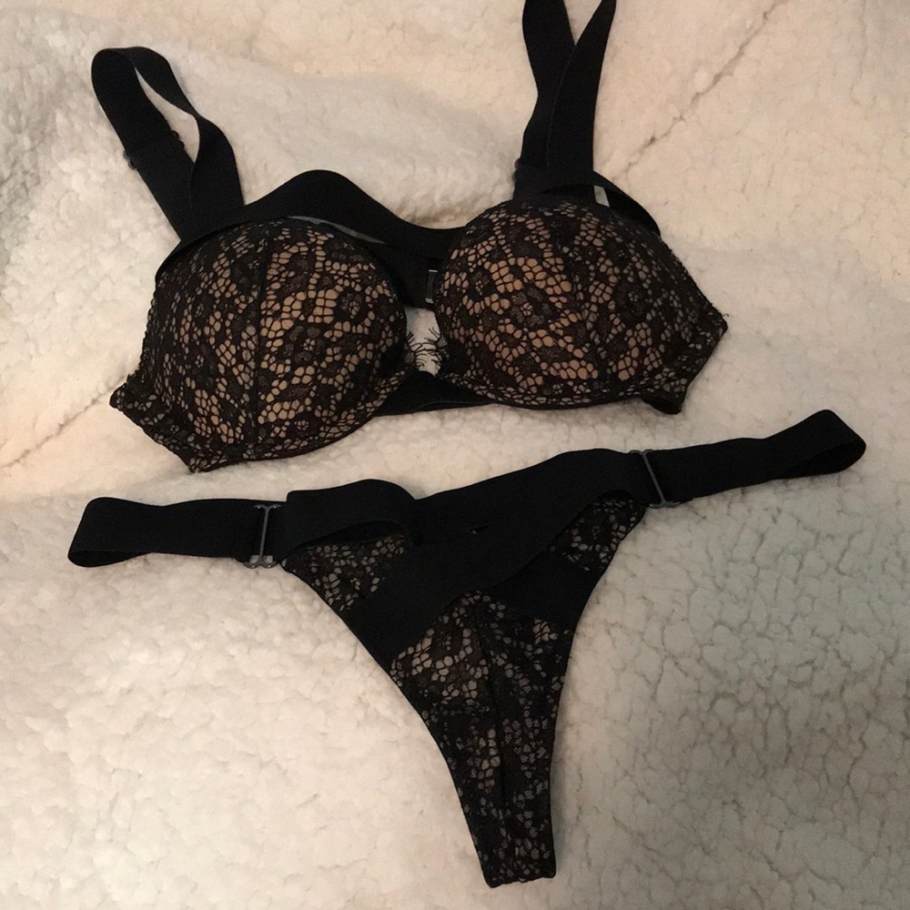 VS bondage lace set